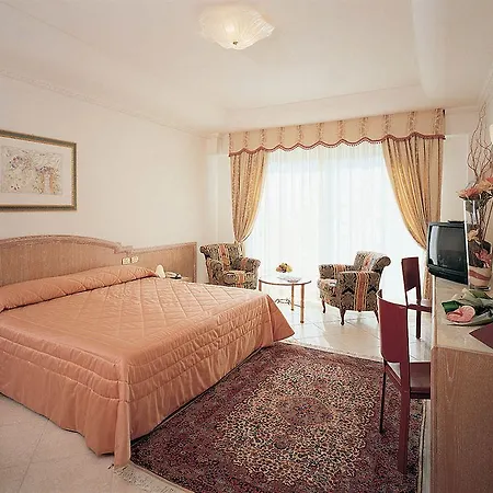 Grand Gallia 4*